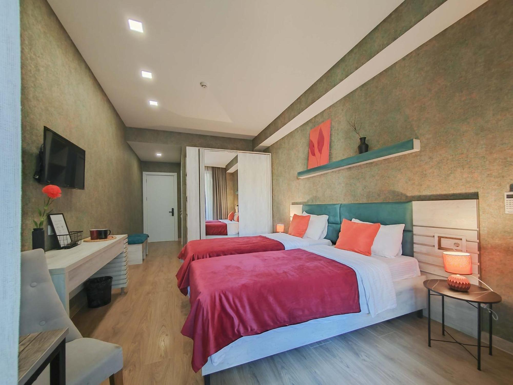 Round Garden Hotel Tbilisi ภายนอก รูปภาพ