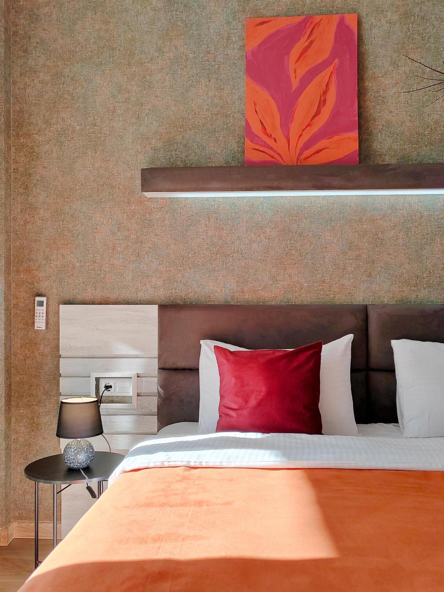 Round Garden Hotel Tbilisi ภายนอก รูปภาพ