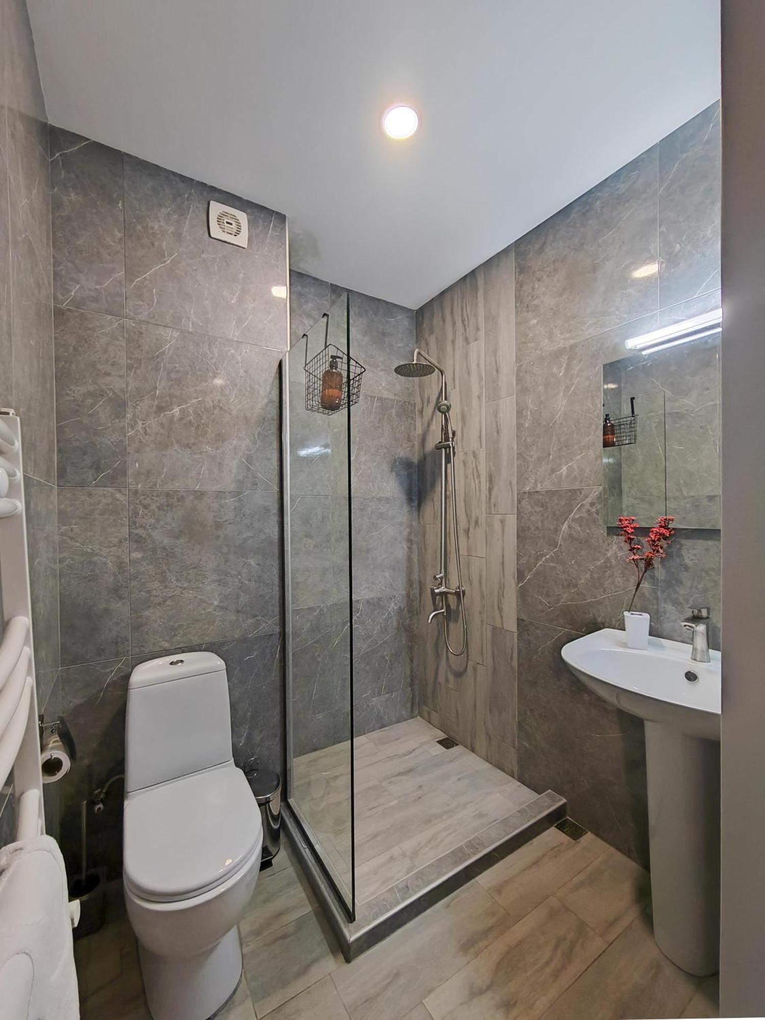 Round Garden Hotel Tbilisi ภายนอก รูปภาพ
