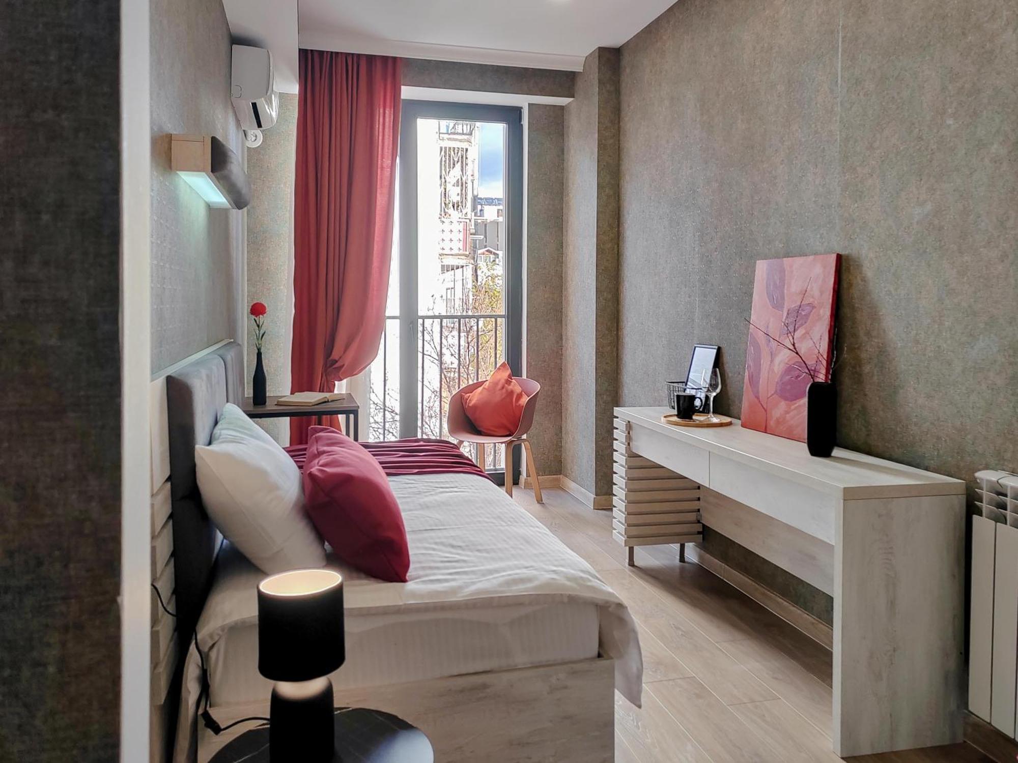 Round Garden Hotel Tbilisi ภายนอก รูปภาพ