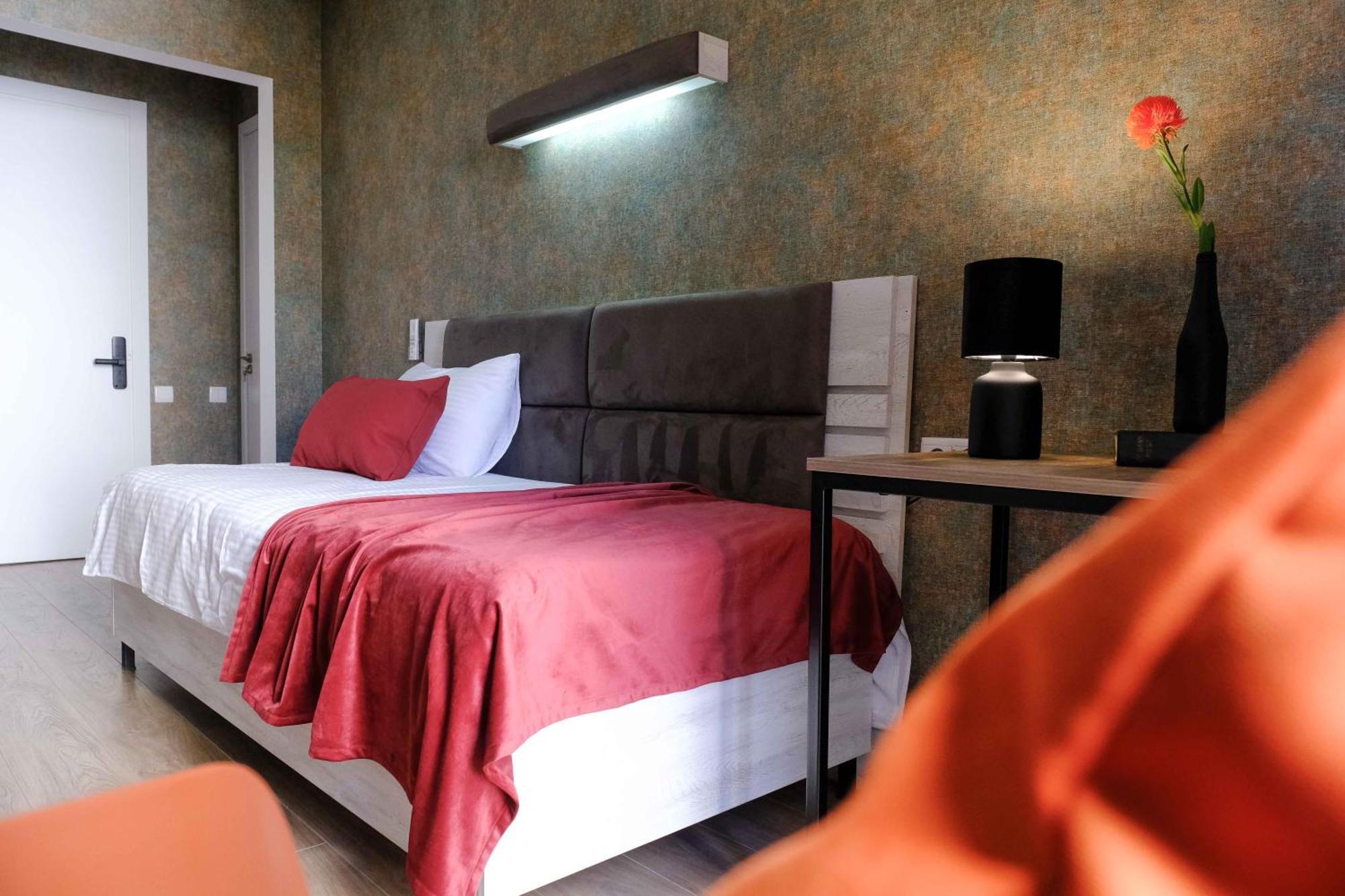 Round Garden Hotel Tbilisi ภายนอก รูปภาพ