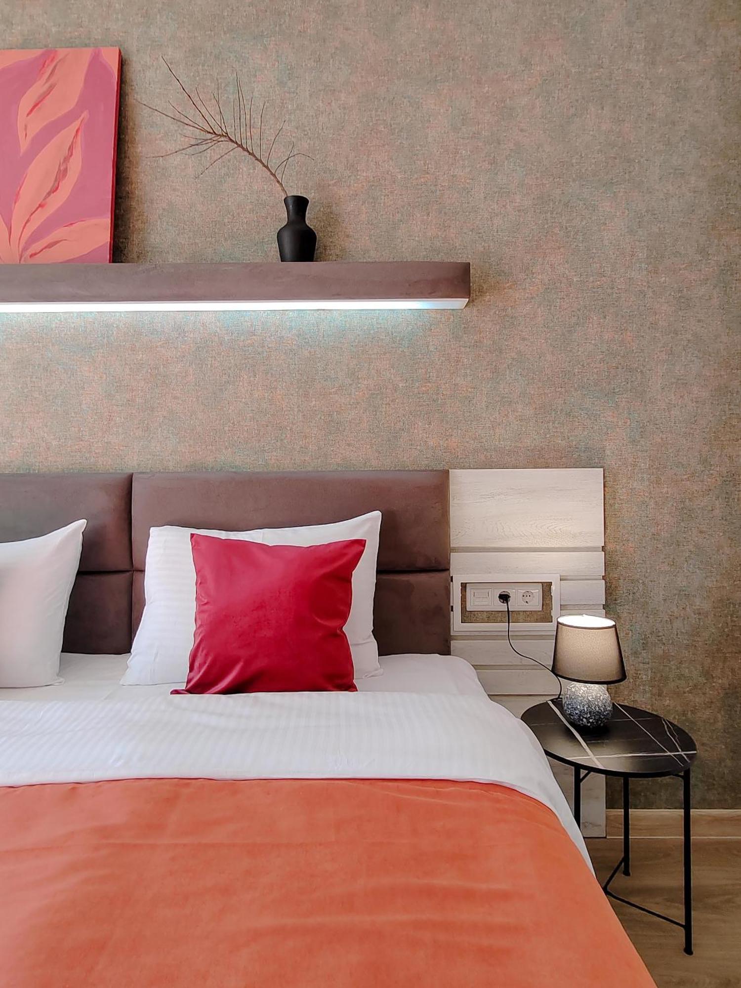 Round Garden Hotel Tbilisi ภายนอก รูปภาพ