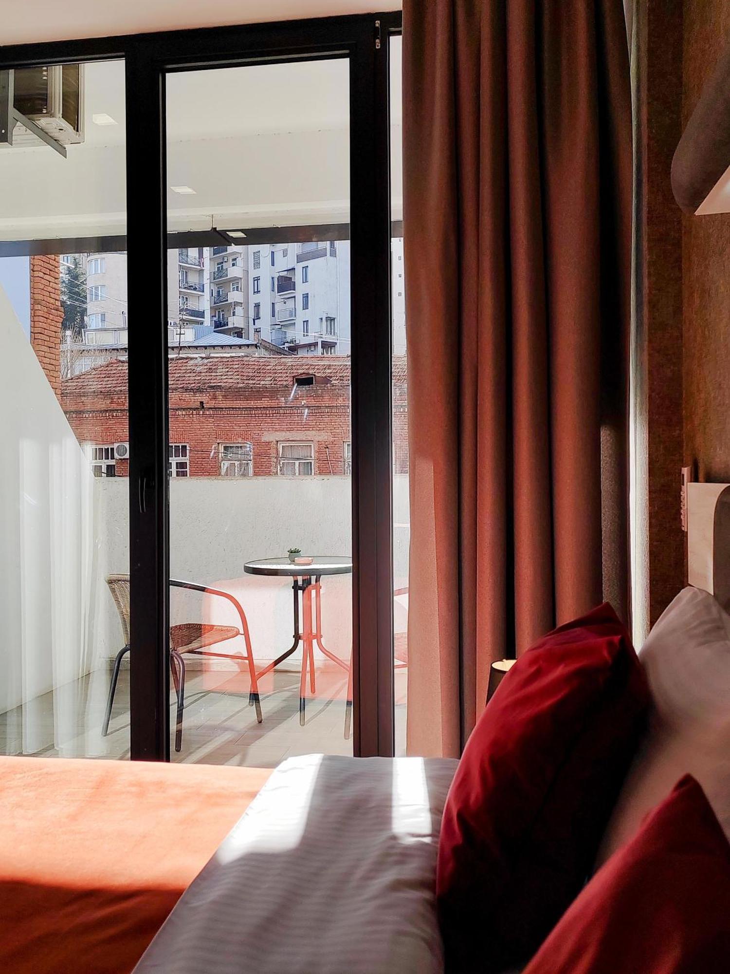 Round Garden Hotel Tbilisi ภายนอก รูปภาพ