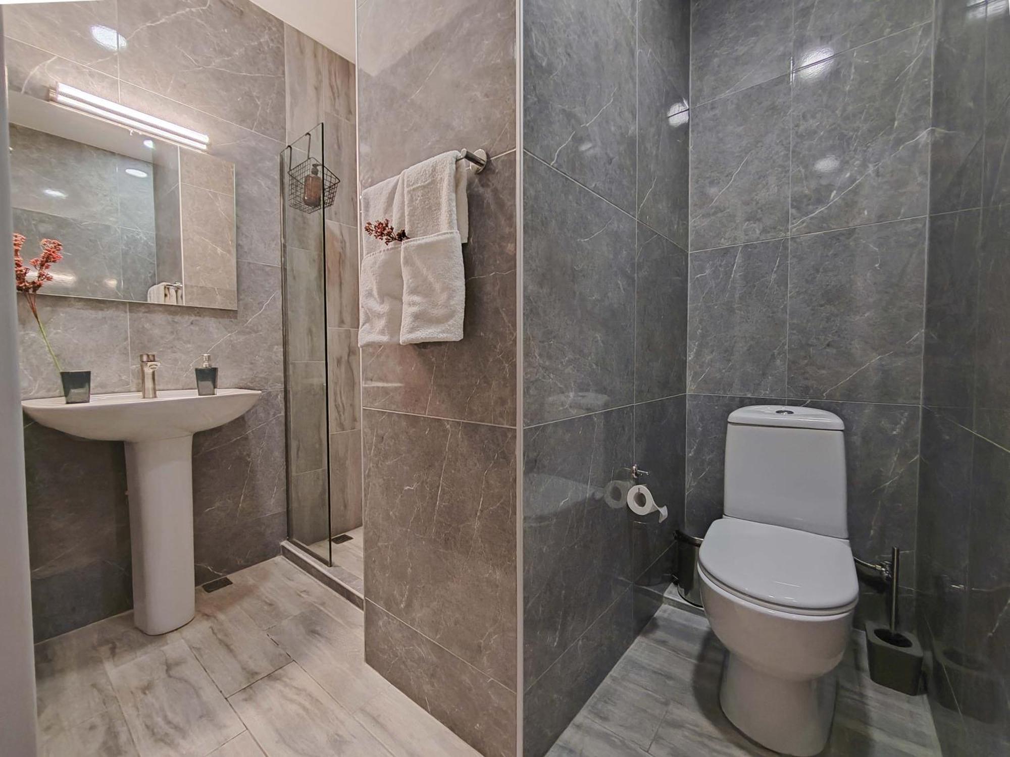 Round Garden Hotel Tbilisi ภายนอก รูปภาพ